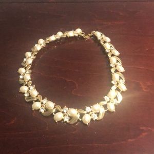 Pearl gold necklace